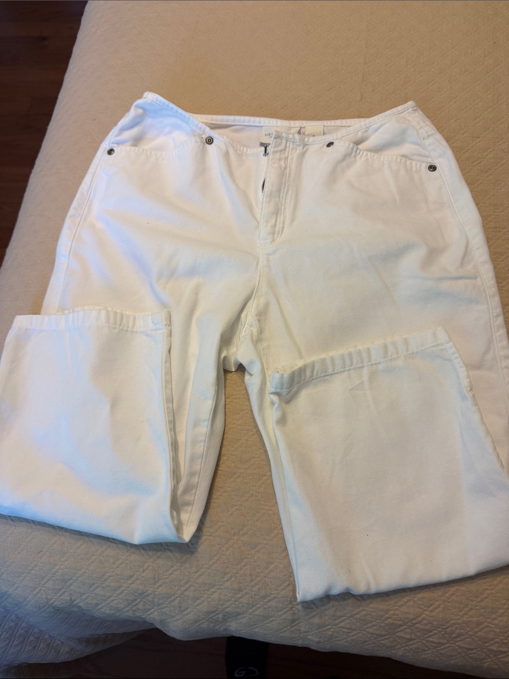 Liz Claiborne White Women's Capris